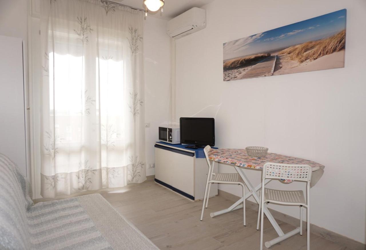 Lovely And Functional Studio For 2 - Shared Pool Apartamento Porto Santa Margherita di Caorle Exterior foto